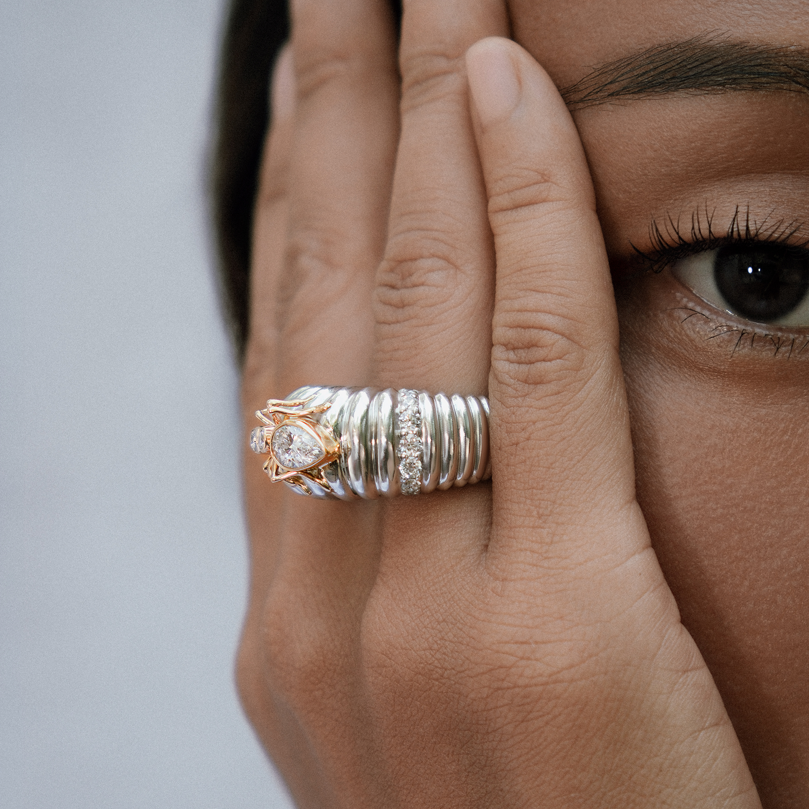 Ant cocktail ring from Cocoerow Fine Jewelry in silver and 18K yellow gold with white diamond