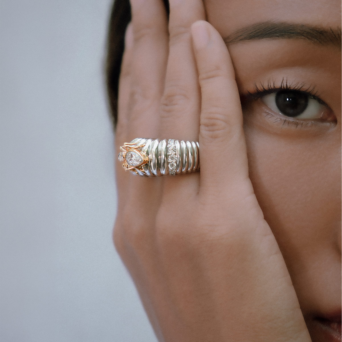 Ant cocktail ring from Cocoerow Fine Jewelry in silver and 18K yellow gold with white diamond