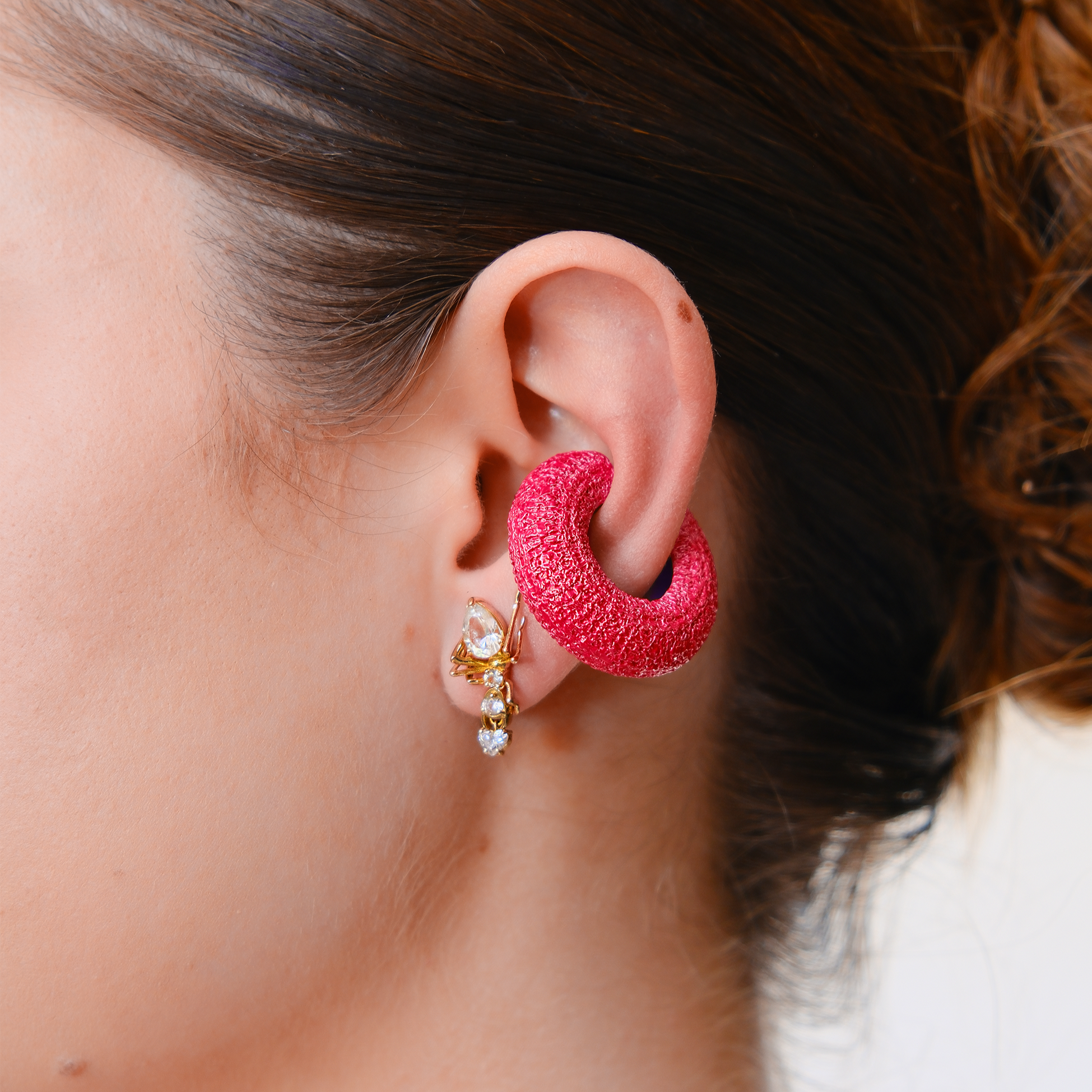 BEATRICE TEXTURED EAR CUFF RED