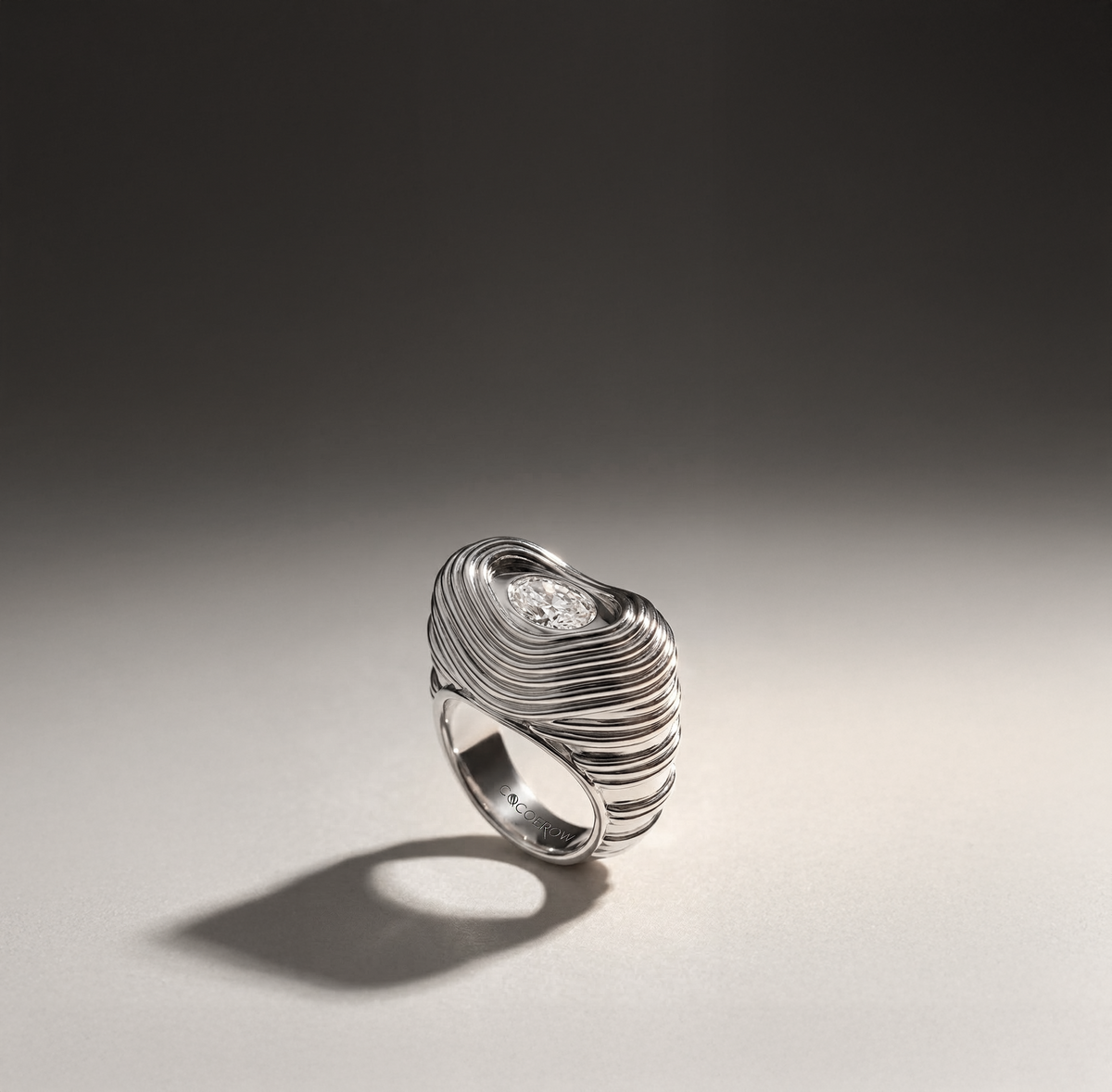 Cocoerow Fine Jewelry 14k white gold ring with wavy design dine collection