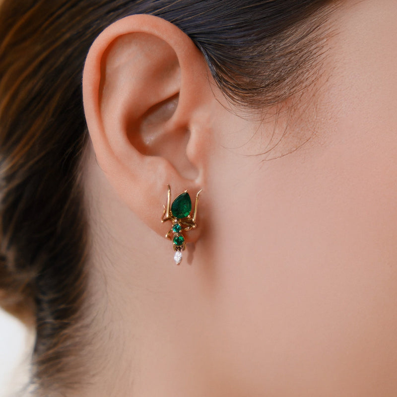 Cocoerow Kokoro Stud Earring 14K Yellow Gold Emerald Diamond Sculptural Fine Jewelry Concept View
