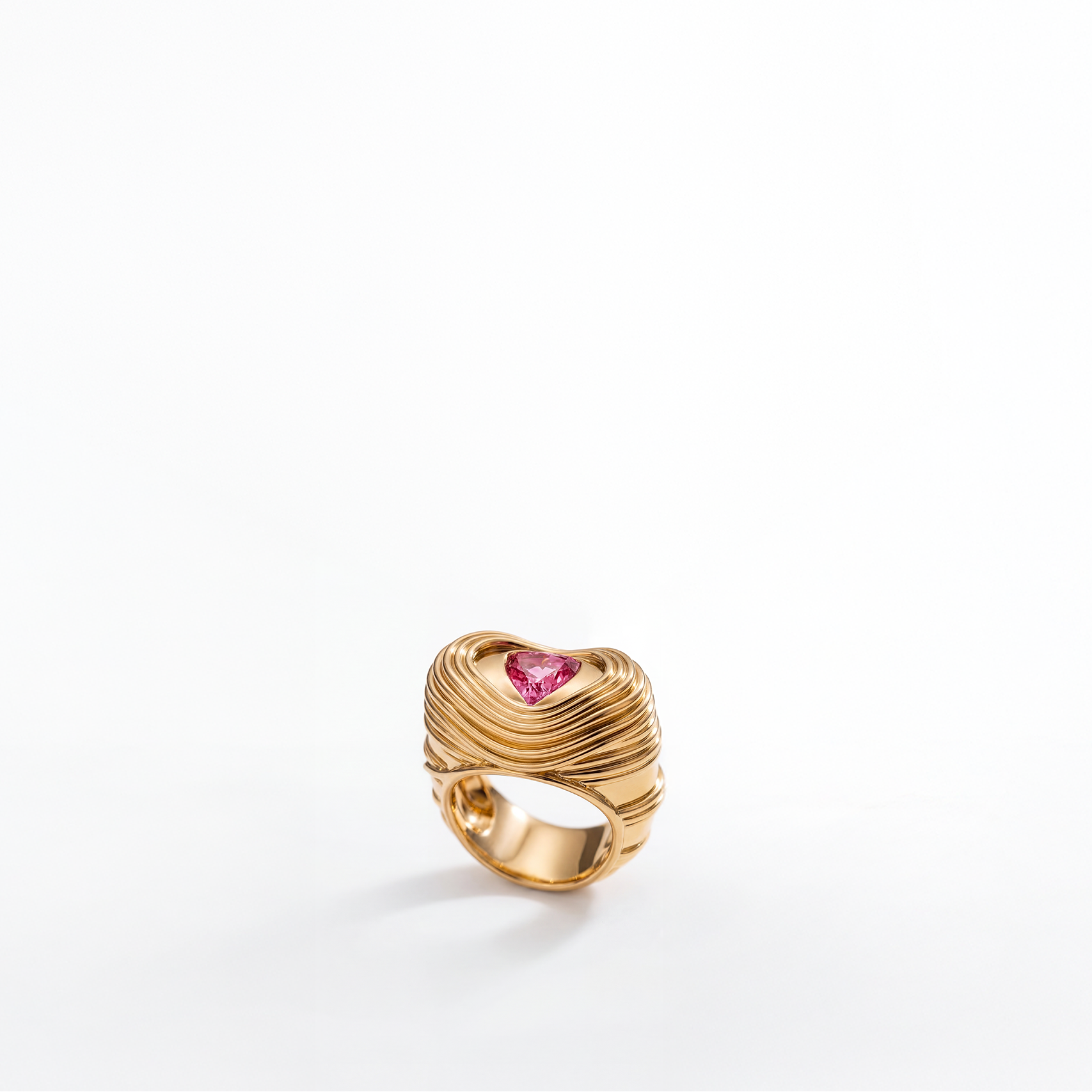 Cocoerow Mia Ring 14K Gold Pink Heart Sapphire Sculptural