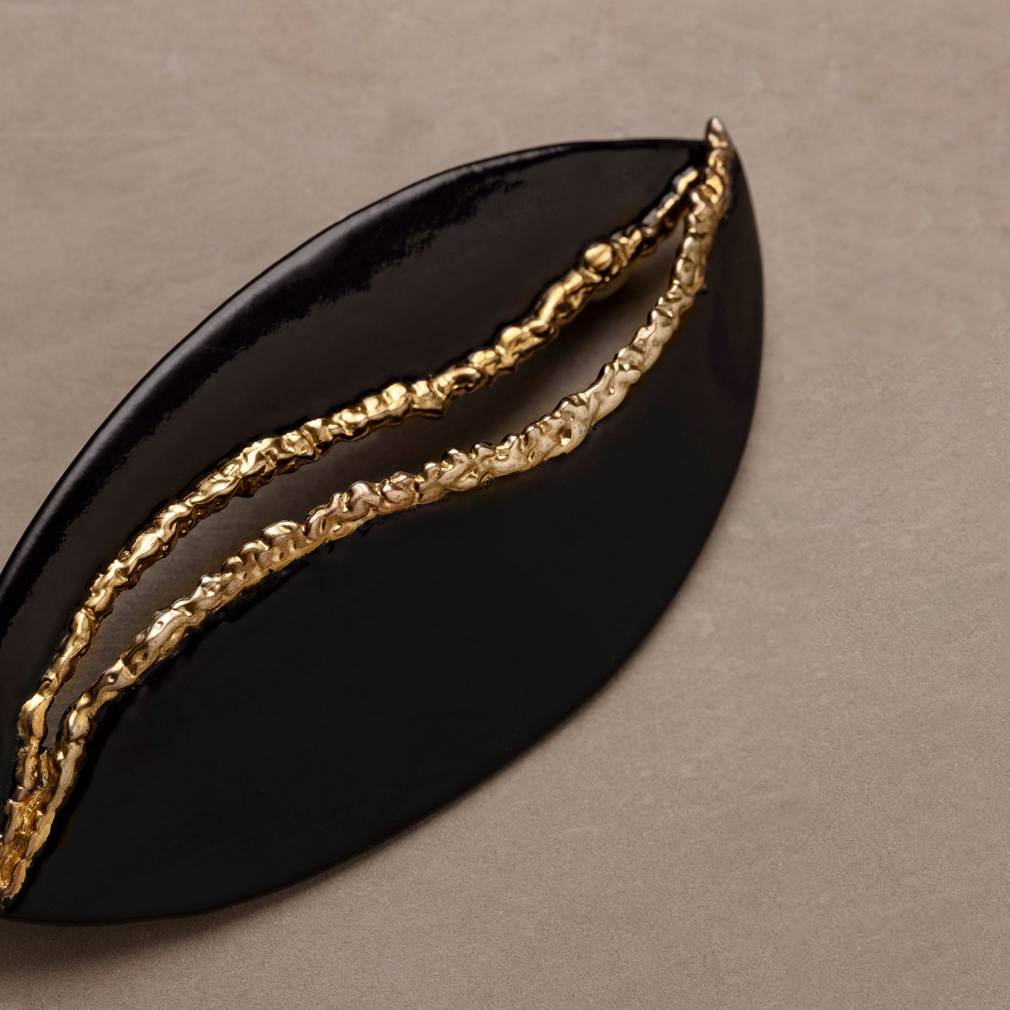 Cocoerow Split Earring Okuta Collection Green Enamel Sculptural Fine Jewelry Detail View